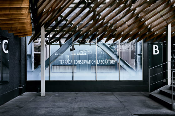 美術品の修復専門スタッフが常駐